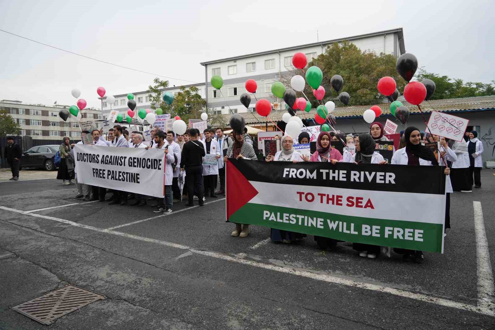 Geleceğin hekimlerinden Gazze için ‘sessiz’ yürüyüş