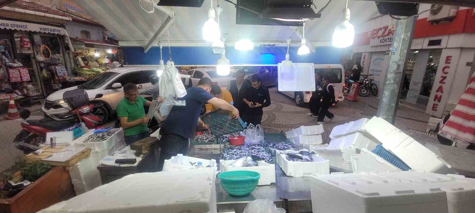 Karadeniz hamsisi tezgahları doldurdu: Kilosu 50 lira