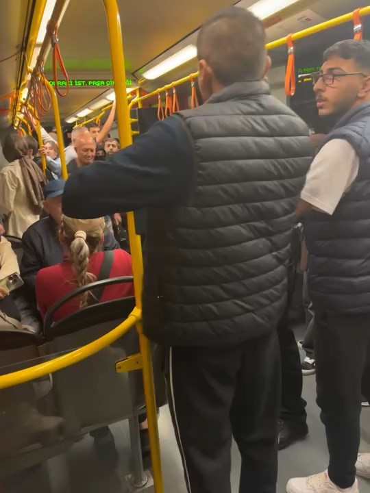 Alkollü olduğu iddia edilen kişi metroyu birbirine kattı