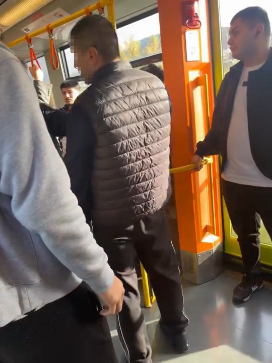 Alkollü olduğu iddia edilen kişi metroyu birbirine kattı