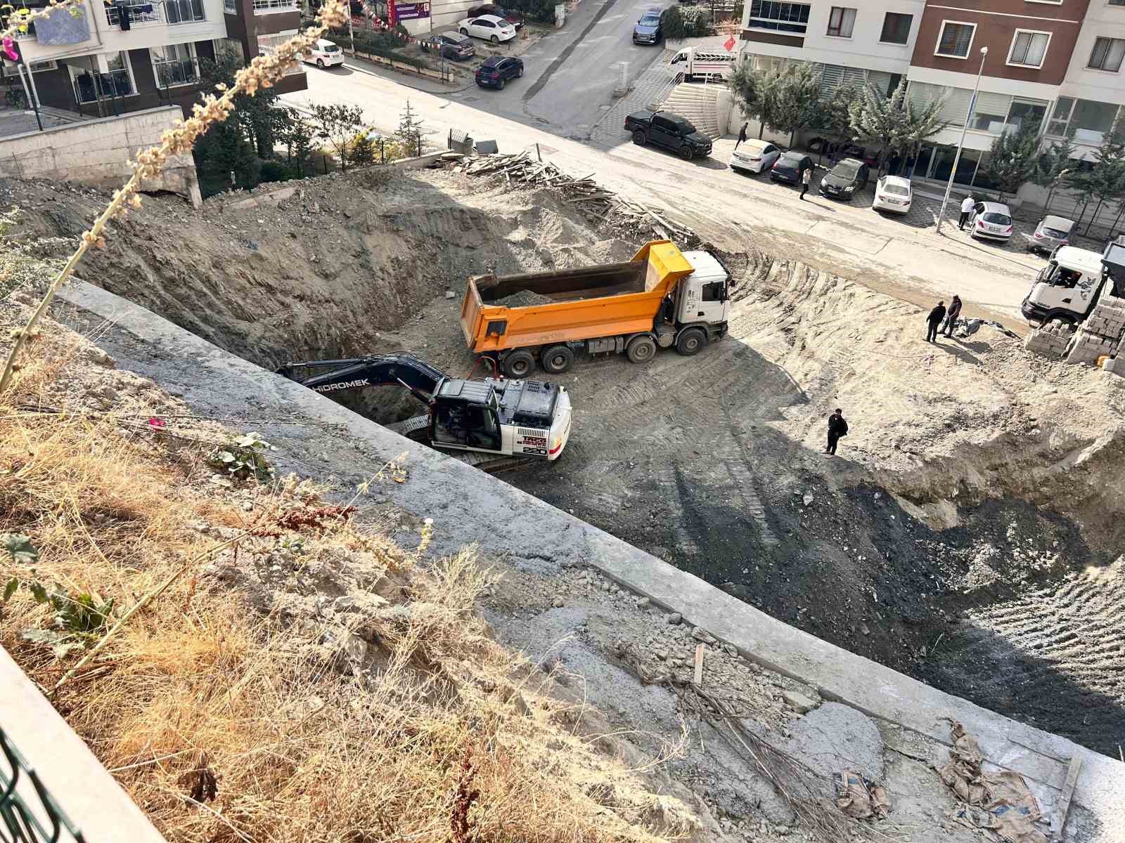 Ankara’da korkutan toprak kayması: 300 kişinin yaşadığı 17 katlı bina boşaltıldı