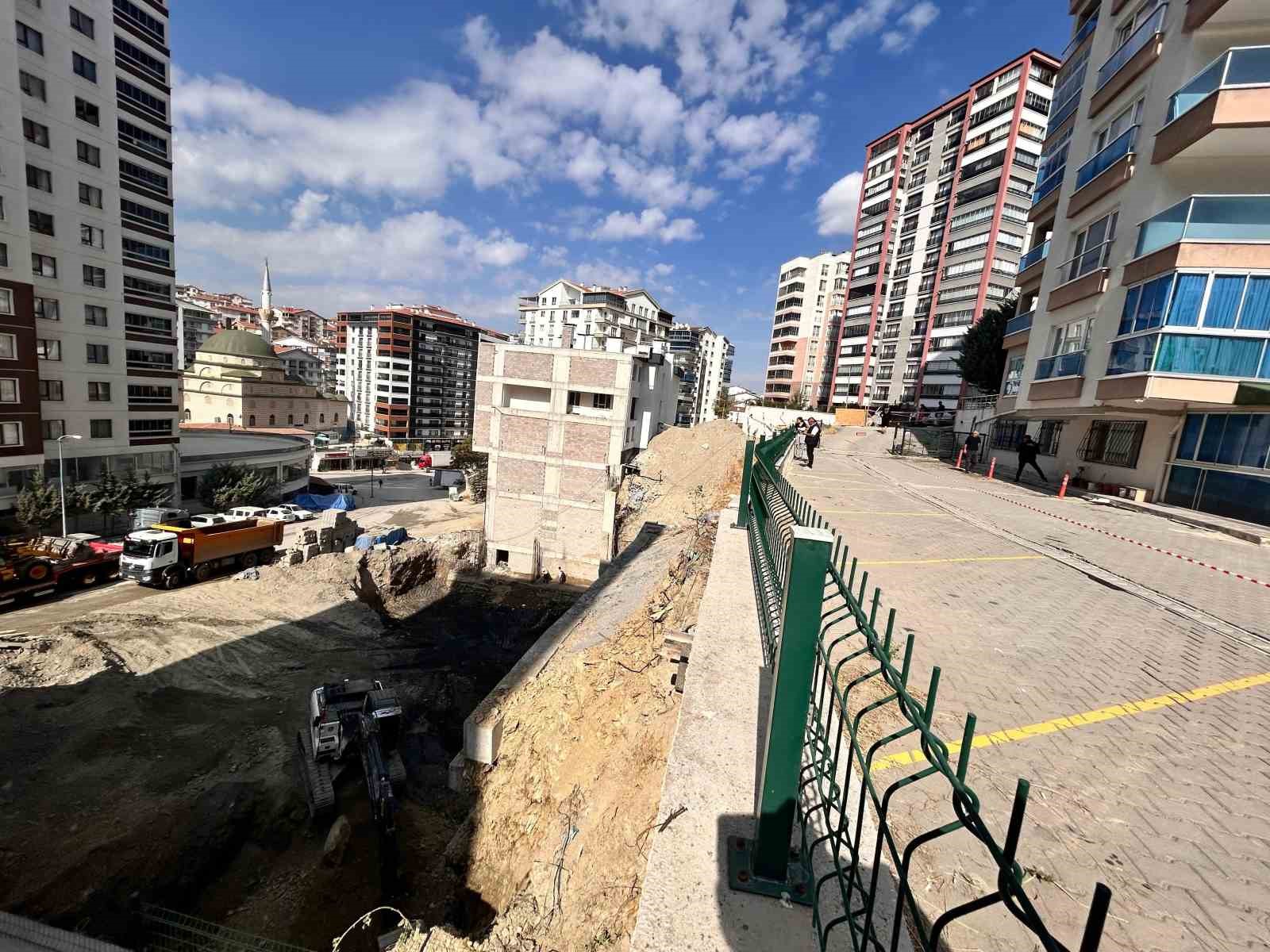 Ankara’da korkutan toprak kayması: 300 kişinin yaşadığı 17 katlı bina boşaltıldı