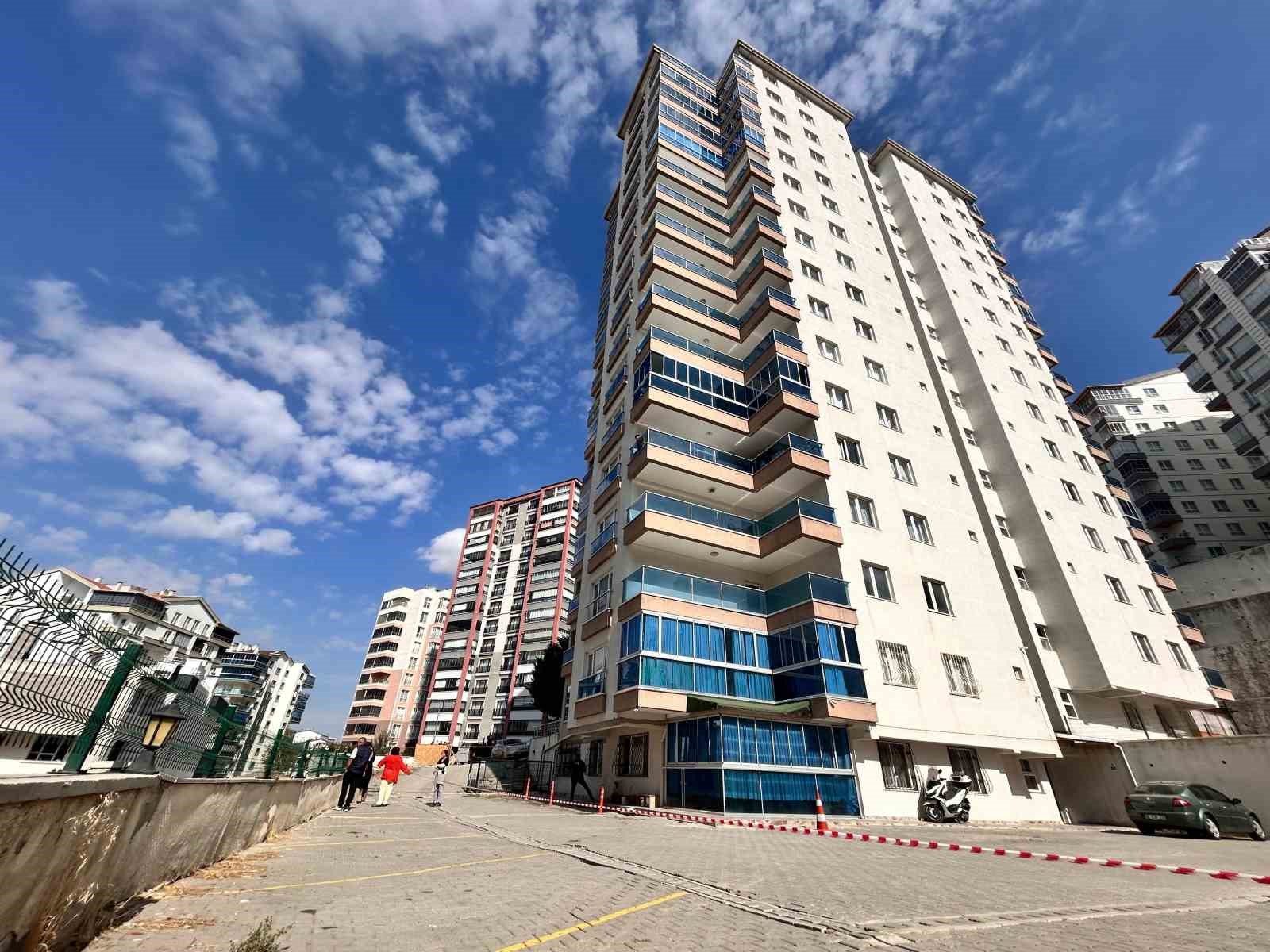 Ankara’da korkutan toprak kayması: 300 kişinin yaşadığı 17 katlı bina boşaltıldı