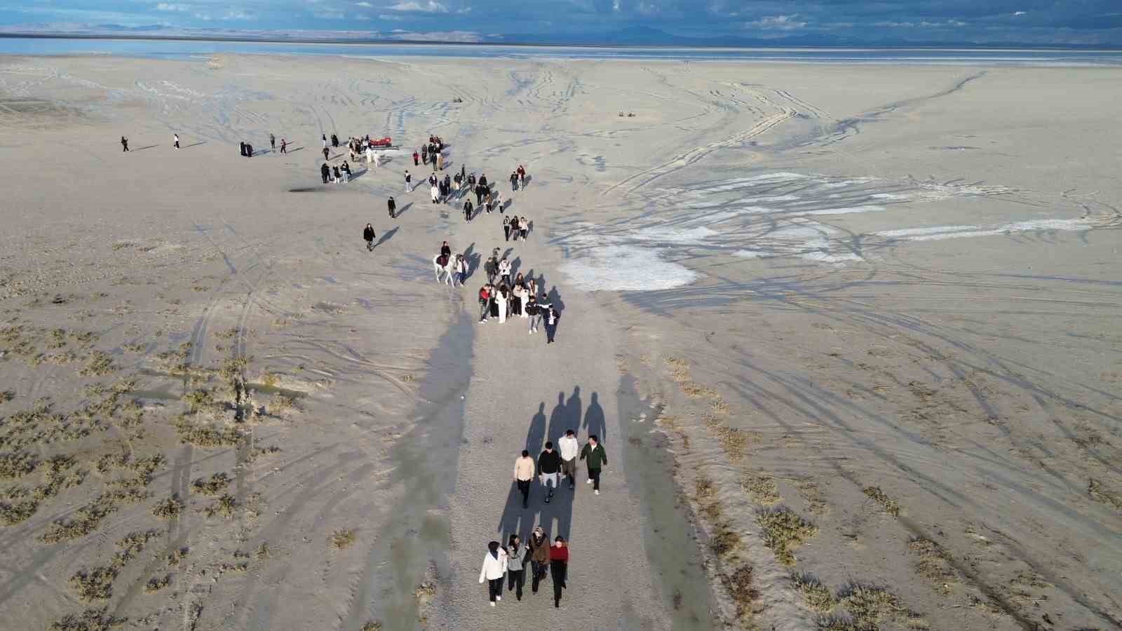 Tuz Gölü’ndeki tuz odaları sağlık turizmine katkı sunuyor