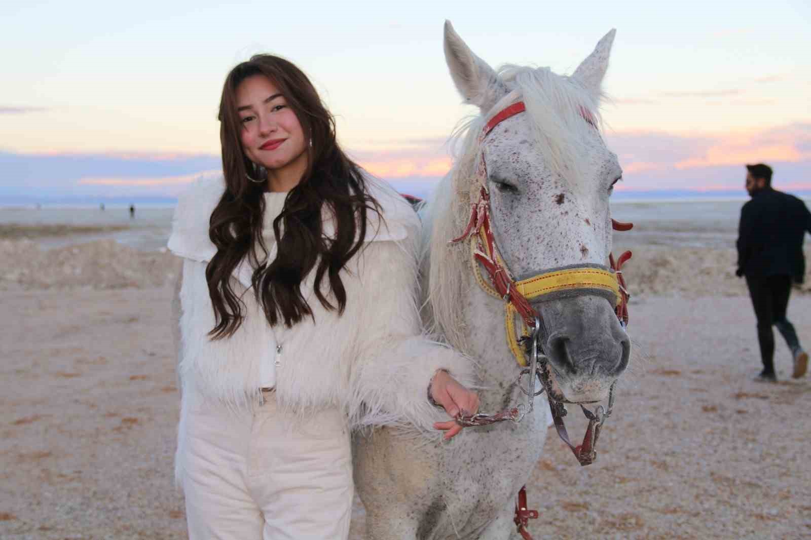 Tuz Gölü’ndeki tuz odaları sağlık turizmine katkı sunuyor