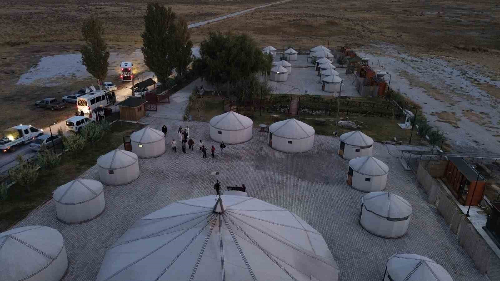 Tuz Gölü’ndeki tuz odaları sağlık turizmine katkı sunuyor