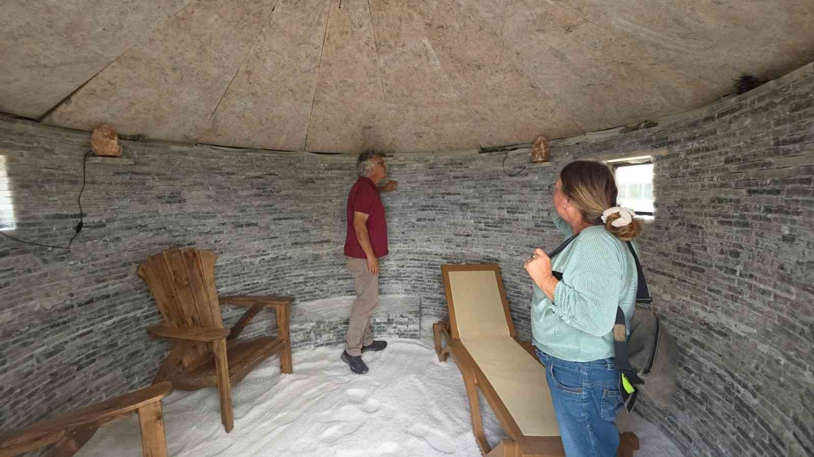 Tuz Gölü’ndeki tuz odaları sağlık turizmine katkı sunuyor