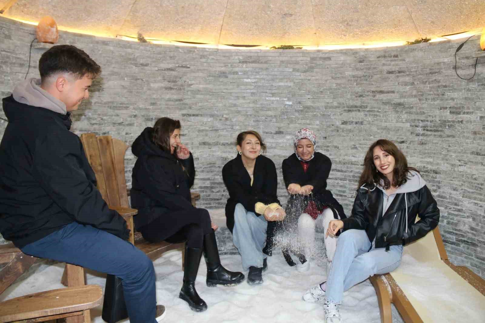 Tuz Gölü’ndeki tuz odaları sağlık turizmine katkı sunuyor