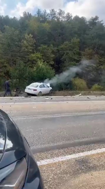 Bursa’da otomobil ile motosiklet kafa kafaya çarpıştı: 1 ölü, 1 yaralı