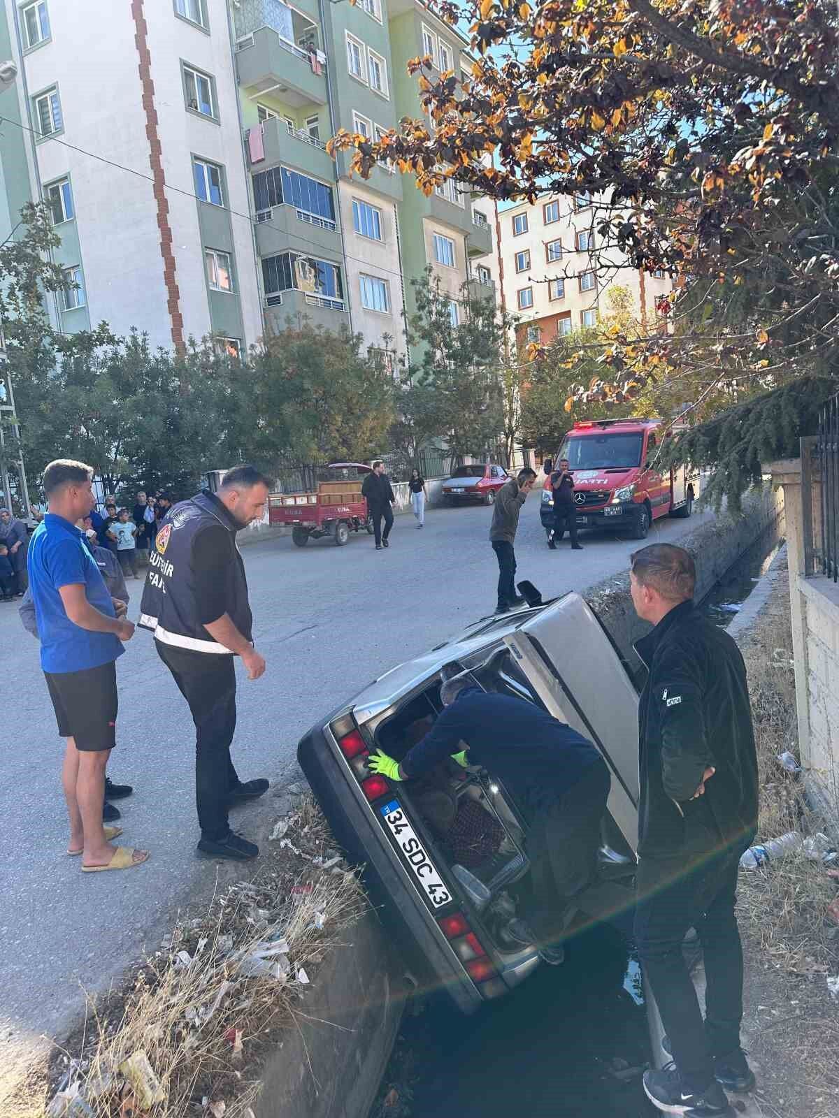 Van’da otomobil su kanalına düştü: 1 yaralı