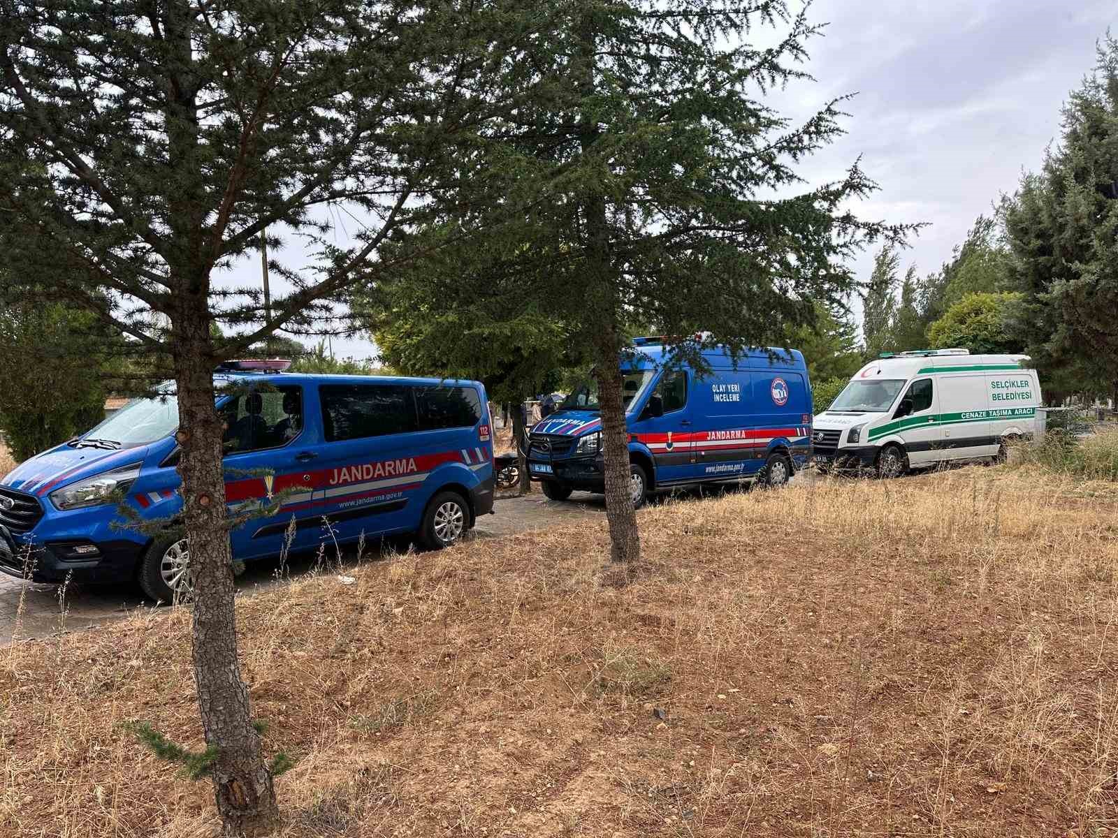 Uşak’ta iki cenaze karıştı: Yanlış defin sonrası mezar açıldı