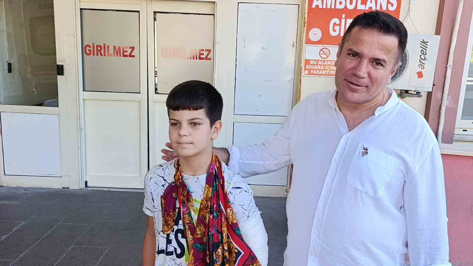 Düşüp kolunu kıran çocuğu aracına alıp hastaneye yetiştirdi