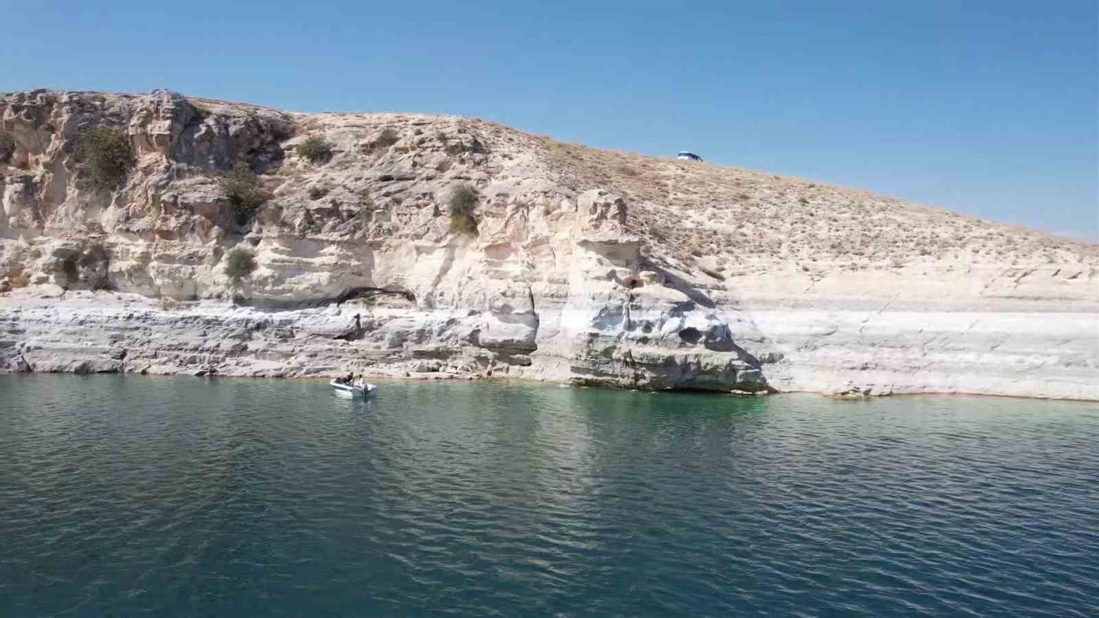 Adıyaman’da 12 bin yıllık kaya resimleri su altında görüntülendi