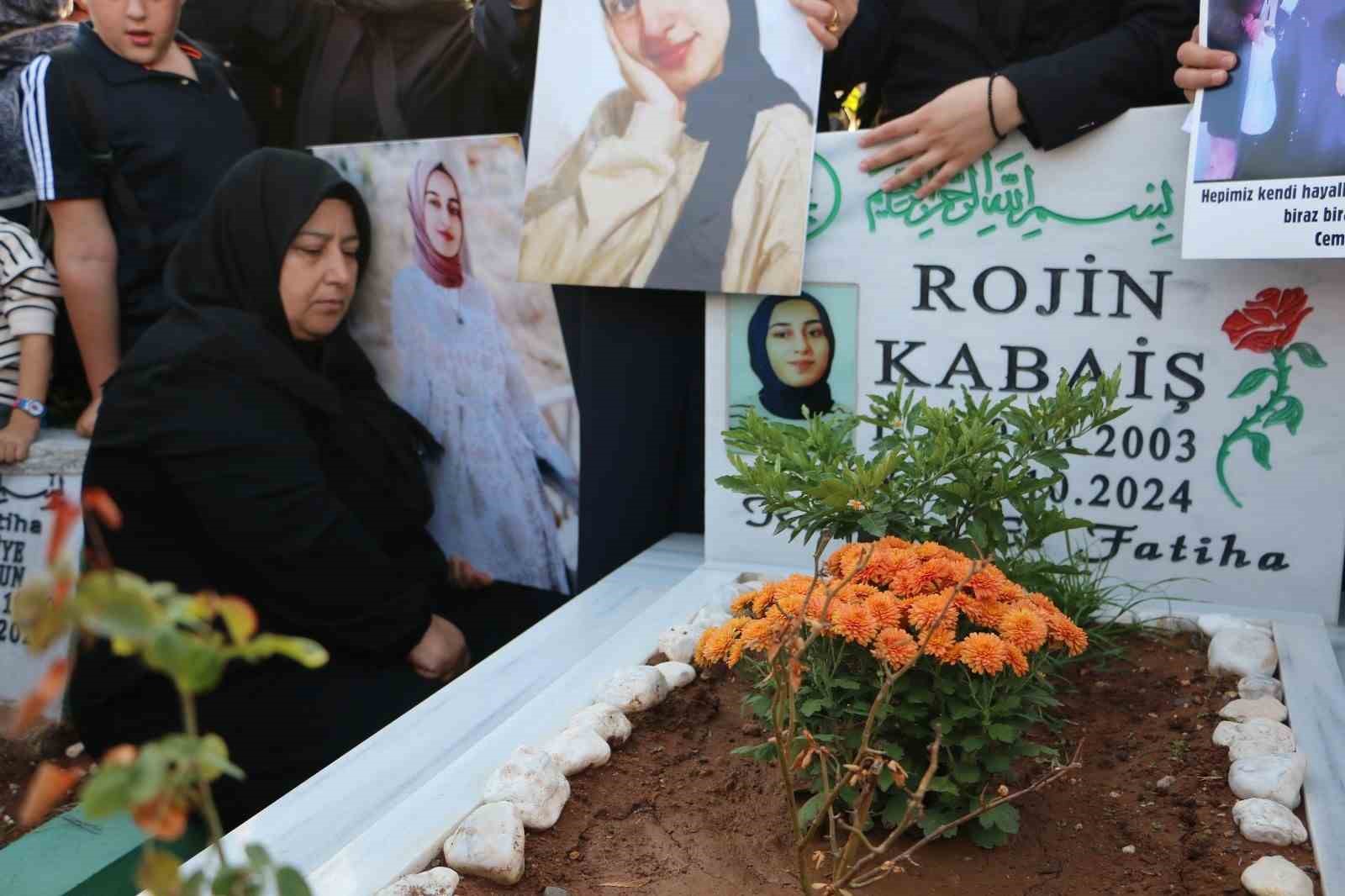 Rojin Kabaiş mezarı başında anıldı