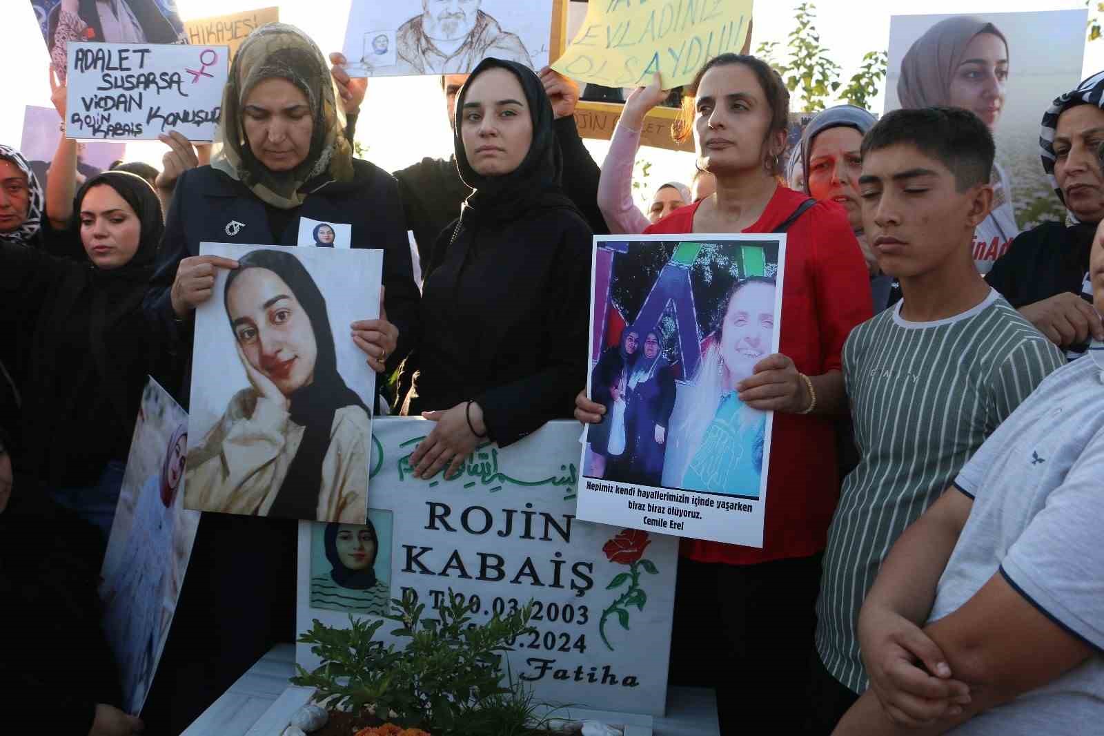 Rojin Kabaiş mezarı başında anıldı