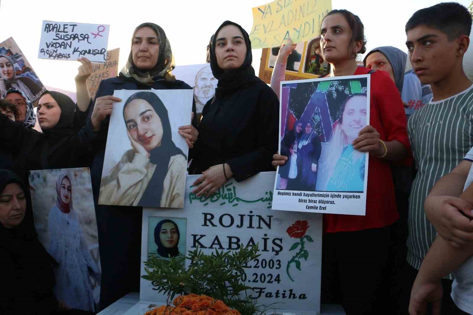 Rojin Kabaiş mezarı başında anıldı