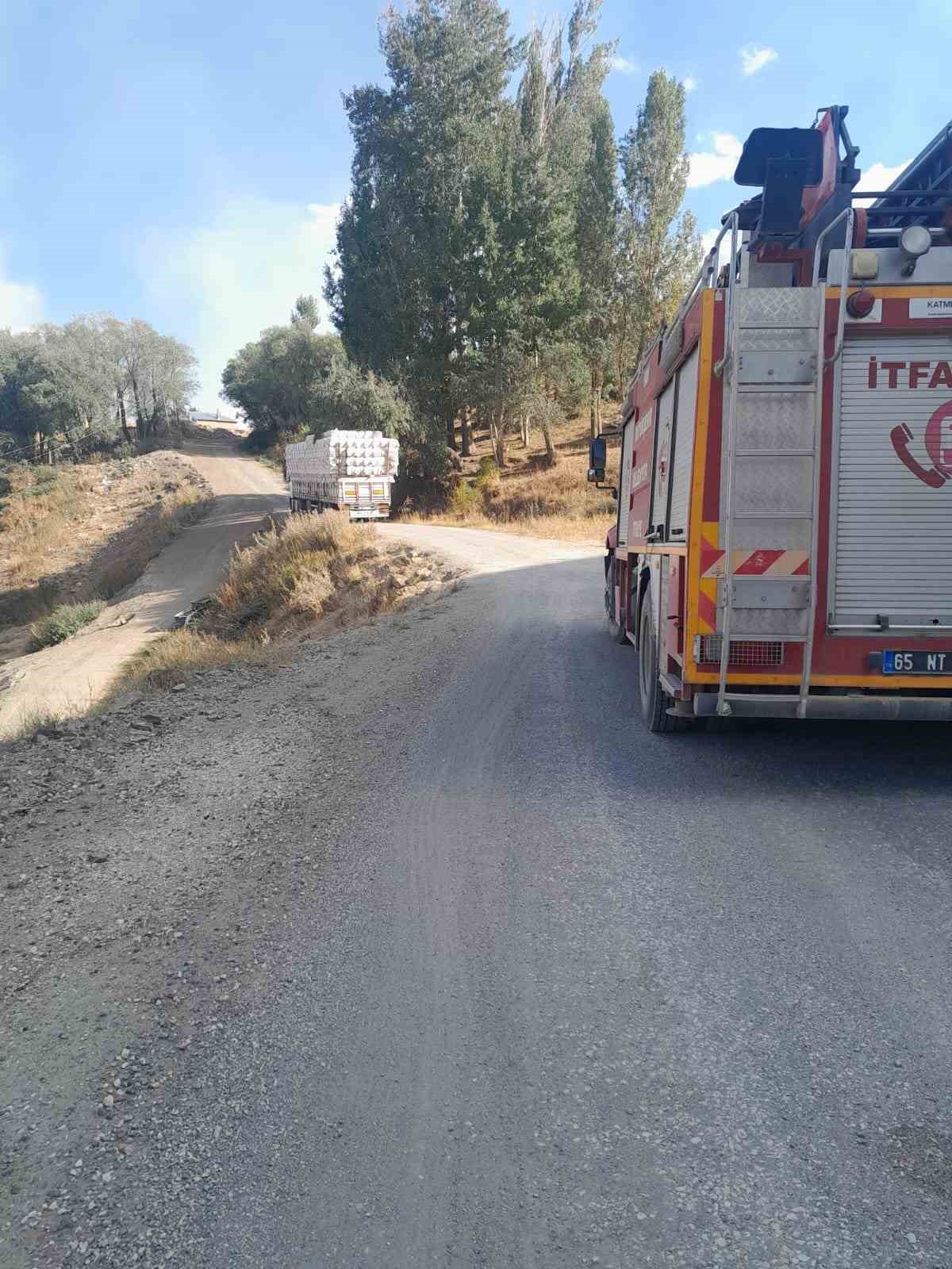 Başkale’de anız yangını