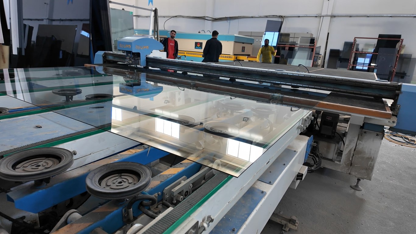 Erciş’te kurulan cam atölyesi bölgenin ihtiyacını karşılıyor