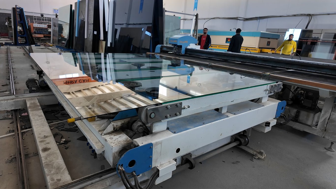 Erciş’te kurulan cam atölyesi bölgenin ihtiyacını karşılıyor