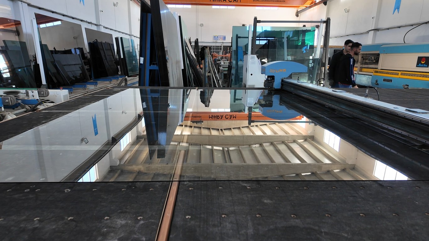 Erciş’te kurulan cam atölyesi bölgenin ihtiyacını karşılıyor