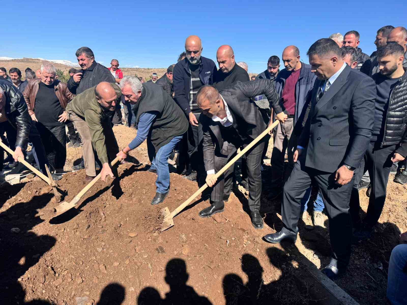 MHP’li eski başkan son yolculuğuna uğurlandı