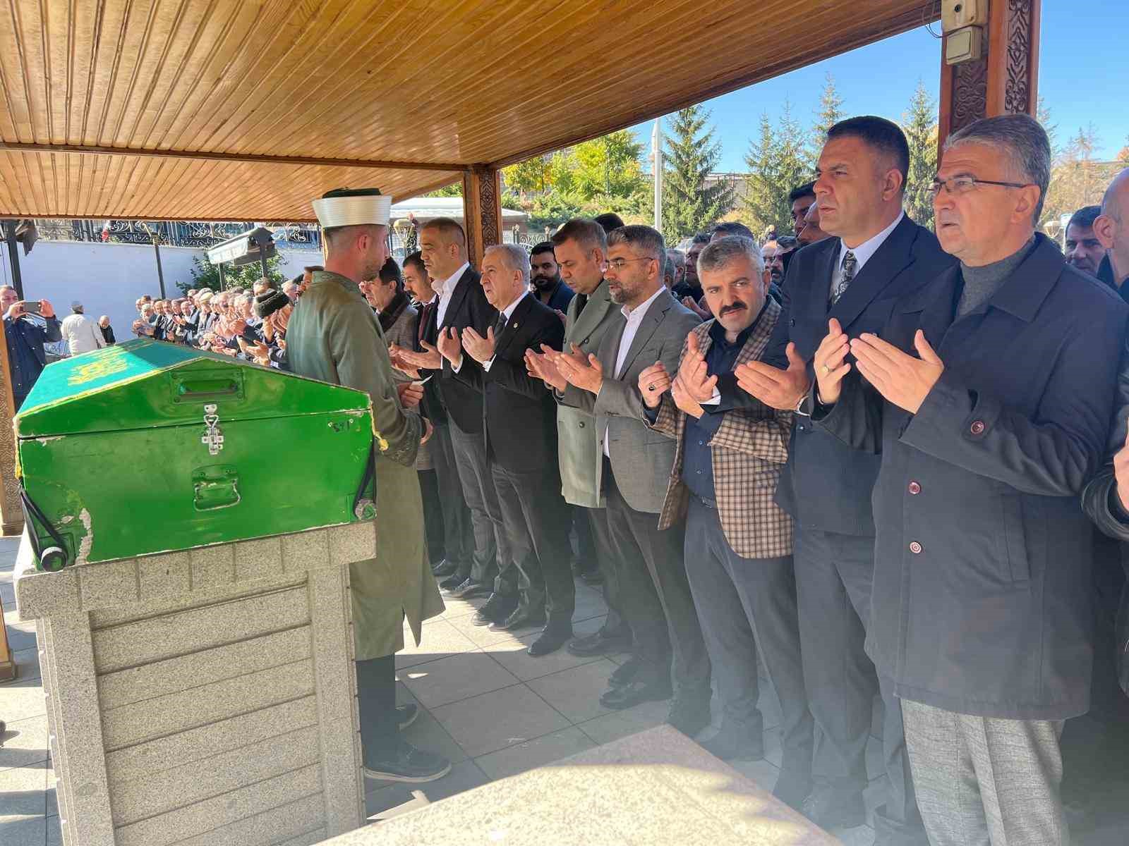 MHP’li eski başkan son yolculuğuna uğurlandı