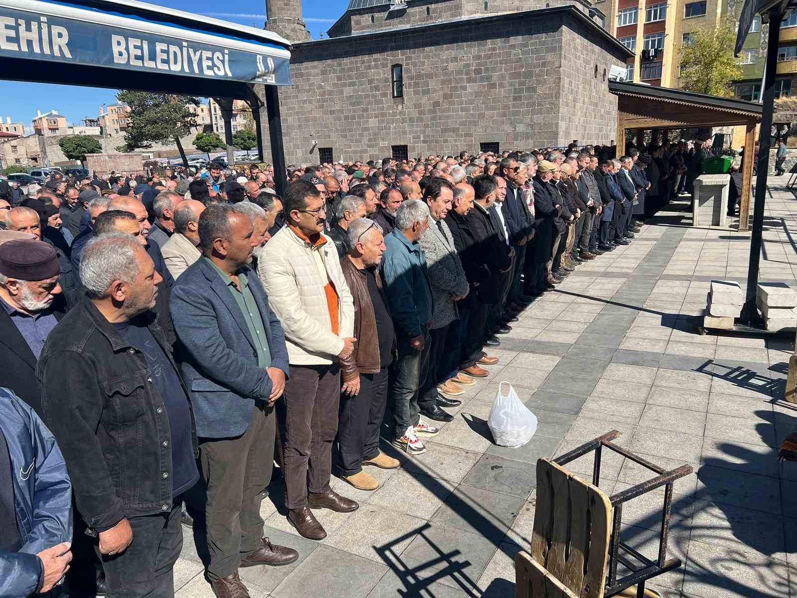 MHP’li eski başkan son yolculuğuna uğurlandı