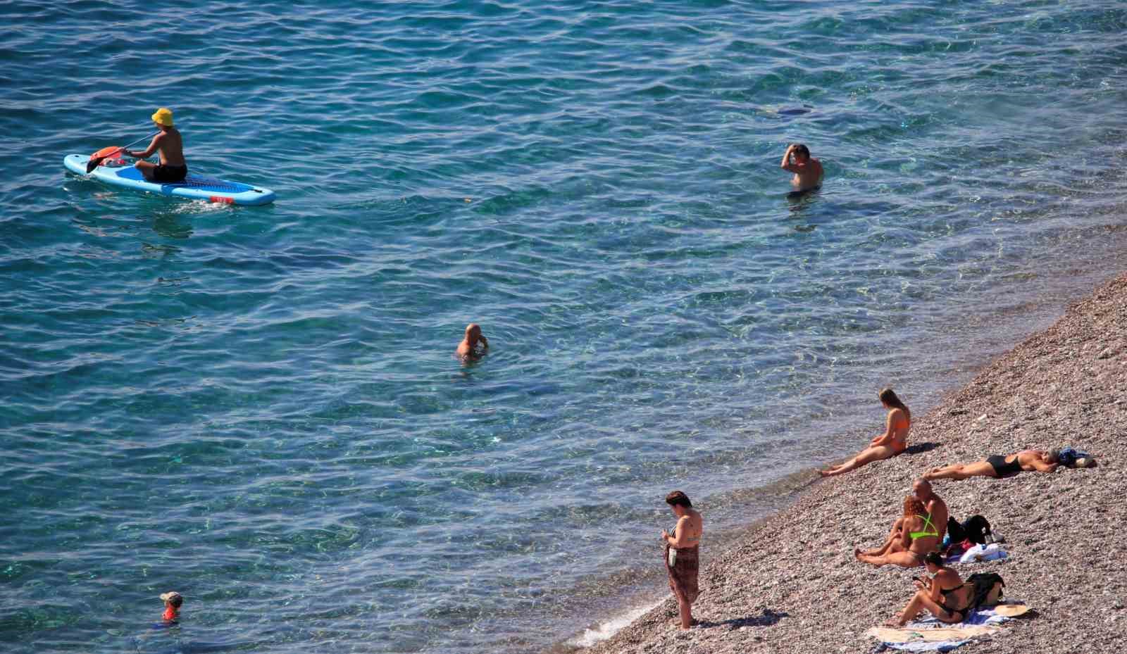 Türkiye kışı yaşarken, Antalya’da yazdan kalma günler devam ediyor