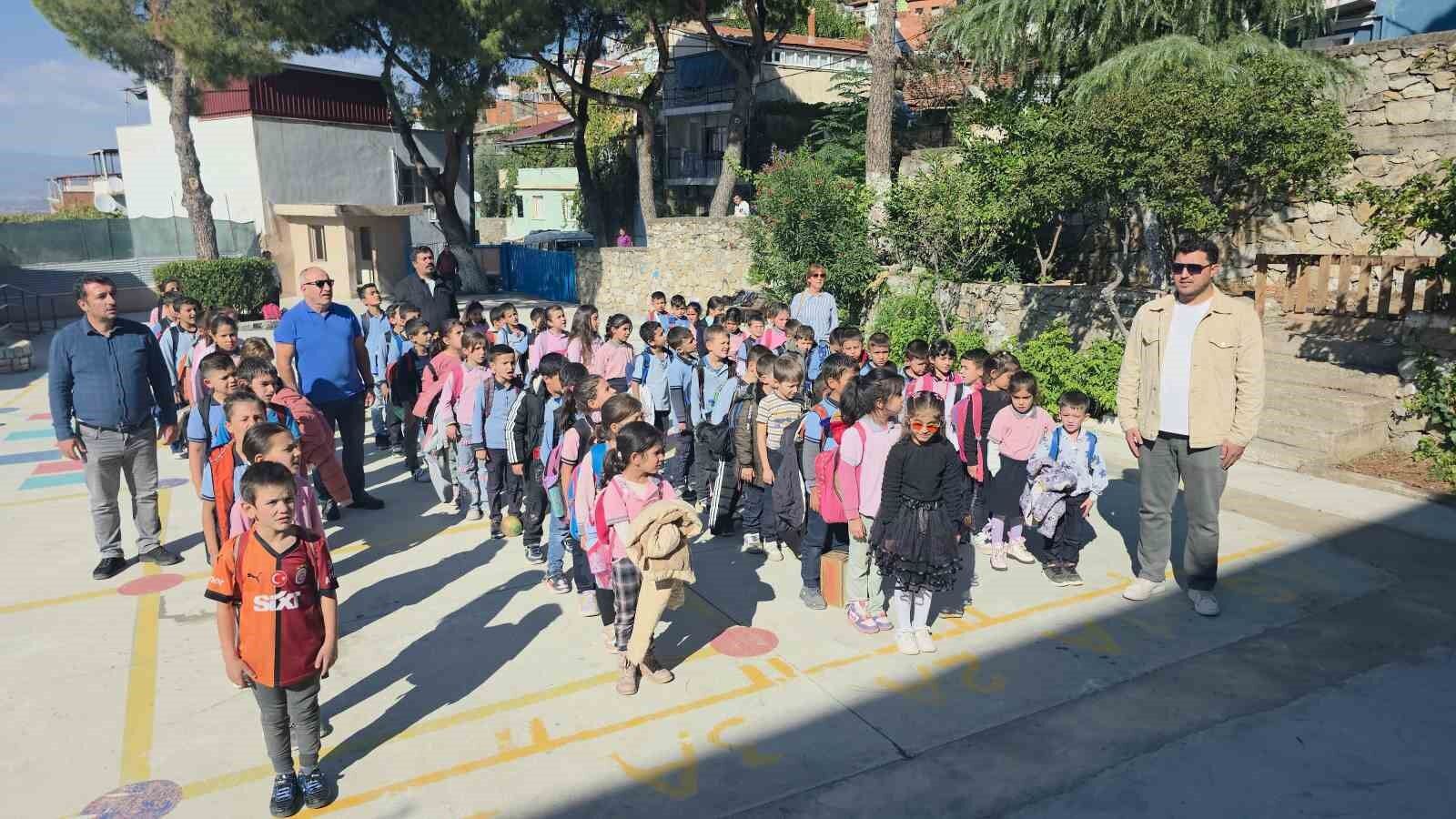 Kalbi küçük, azmi büyük: Defne’nin öğrenme mücadelesi ilham oldu