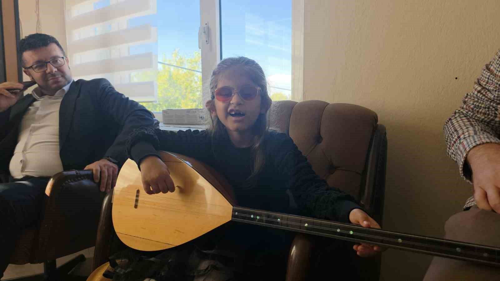 Kalbi küçük, azmi büyük: Defne’nin öğrenme mücadelesi ilham oldu