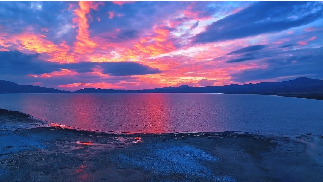 Erçek Gölü’nde muhteşem günbatımı