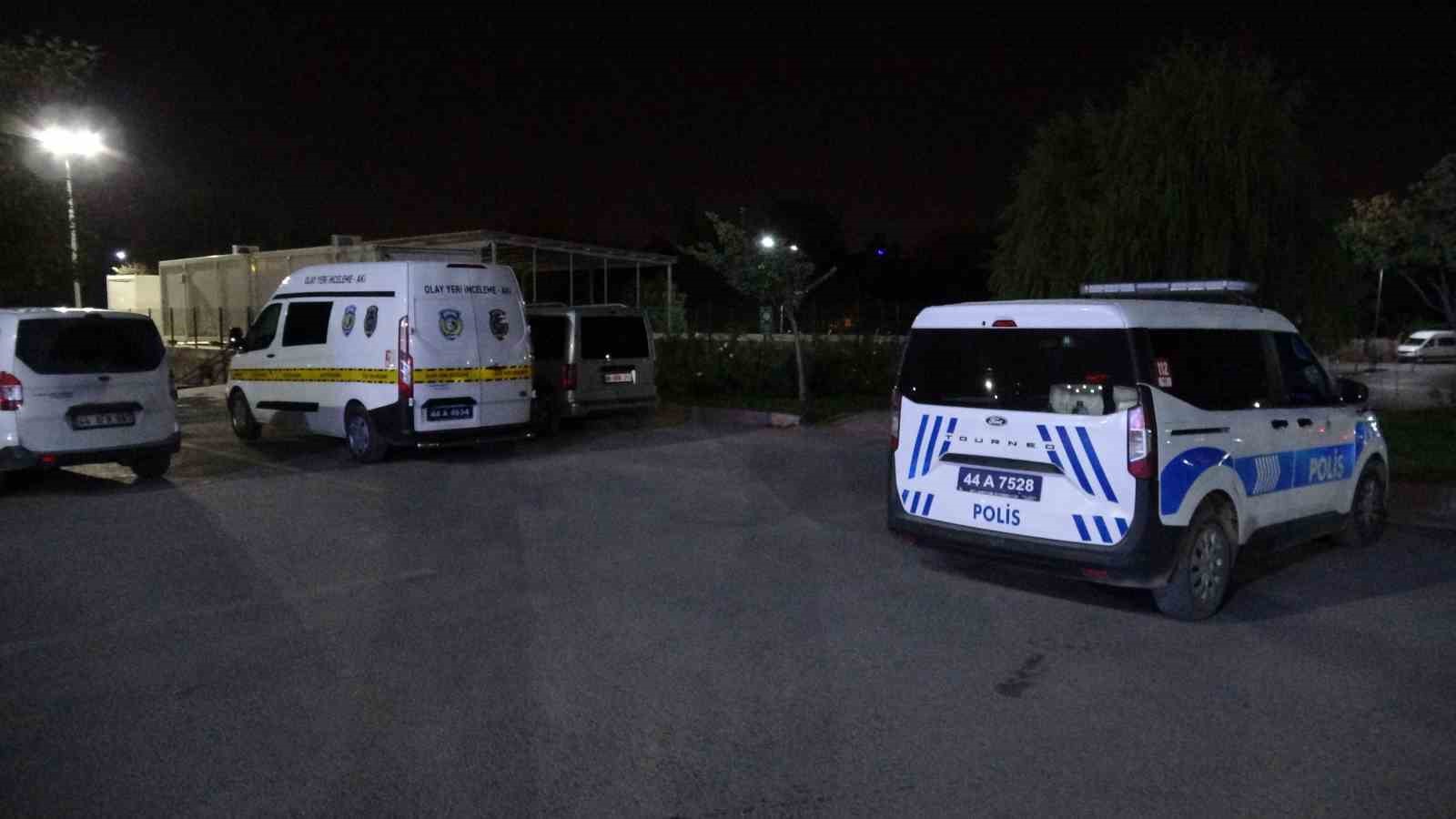 Malatya’da bahçede silahla oynayan şahıs kendini yaraladı