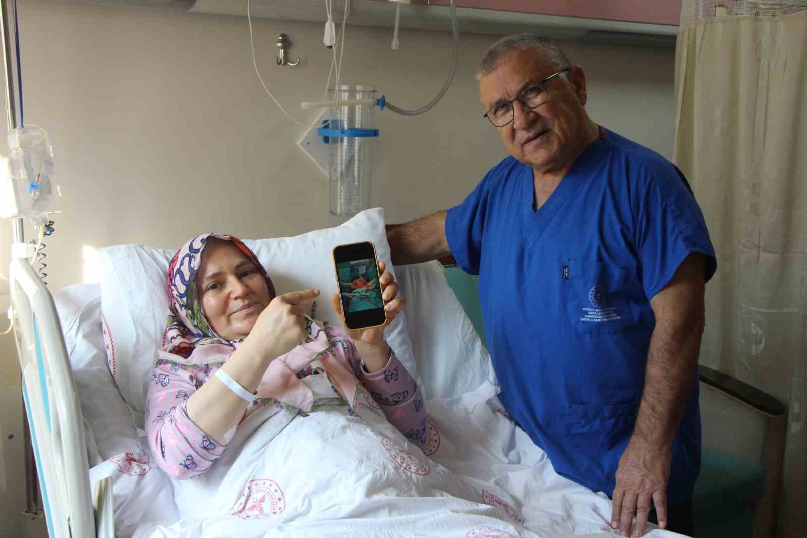 Karnı 2 ayda 9 aylık hamile gibi büyüyen kadının içinden karpuz kadar kitle çıkarıldı