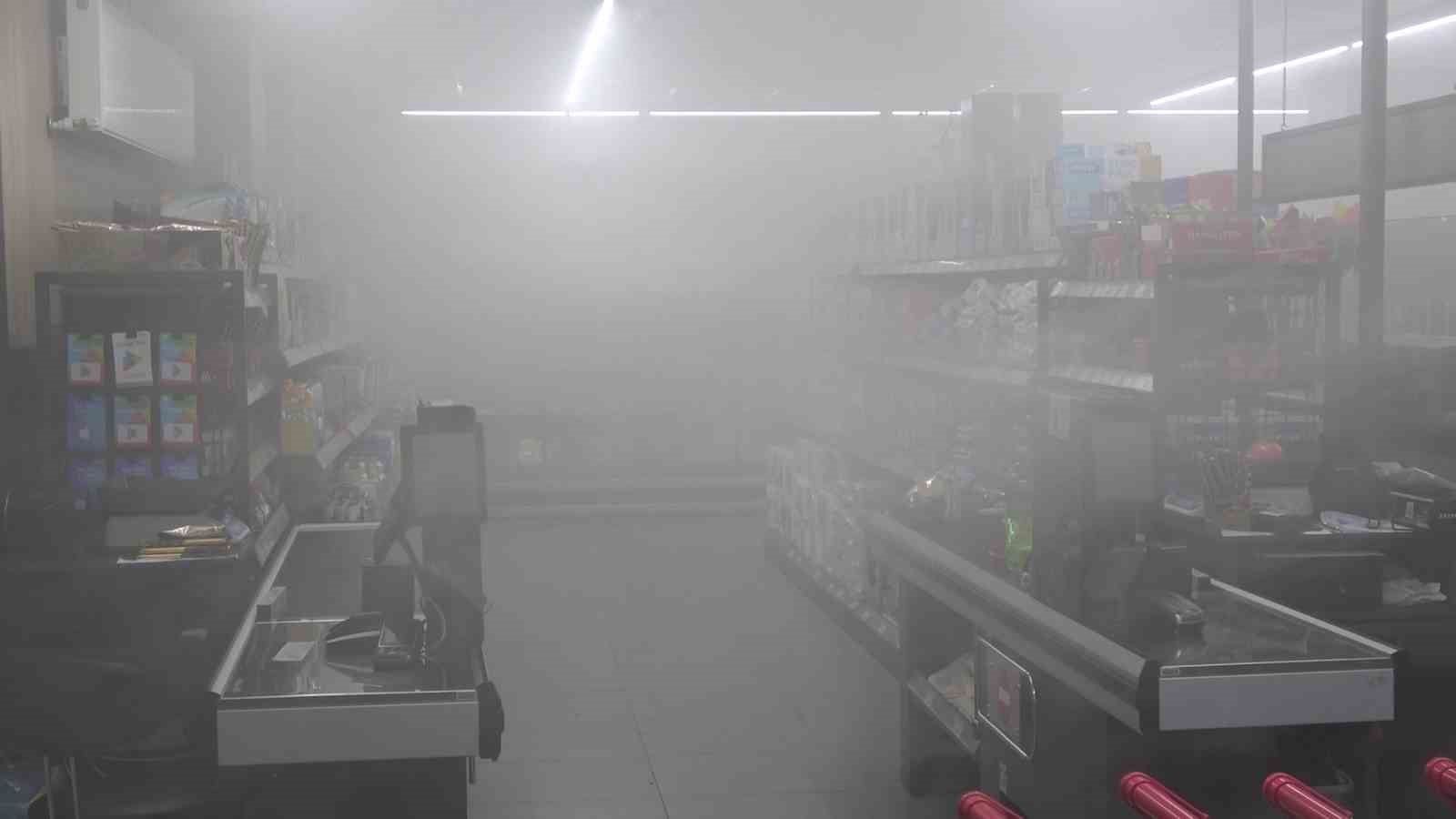 Amasya’da korkutan yangın: Marketi duman kapladı