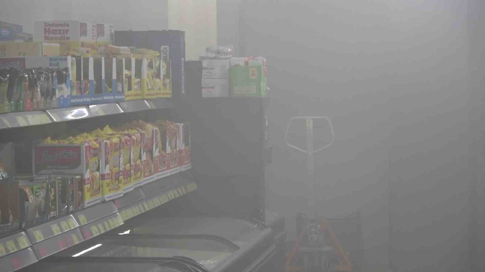 Amasya’da korkutan yangın: Marketi duman kapladı