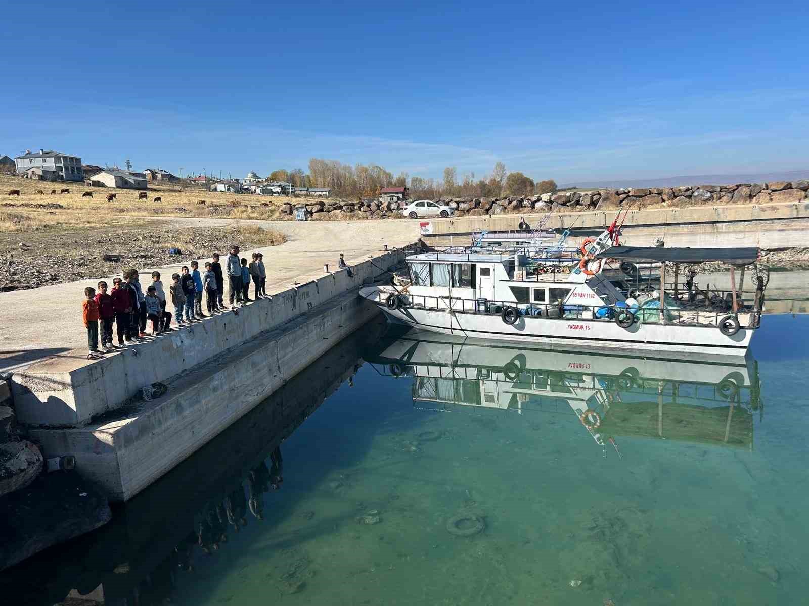 Van Gölü’nde yazın sararan saçlar kışın eski rengine döndü