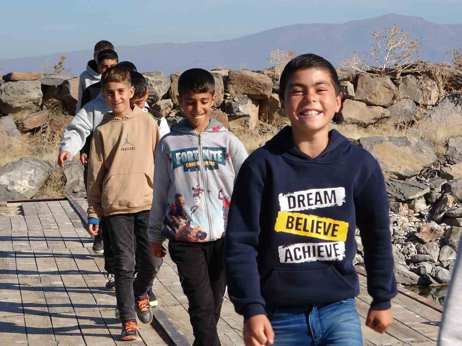 Van Gölü’nde yazın sararan saçlar kışın eski rengine döndü