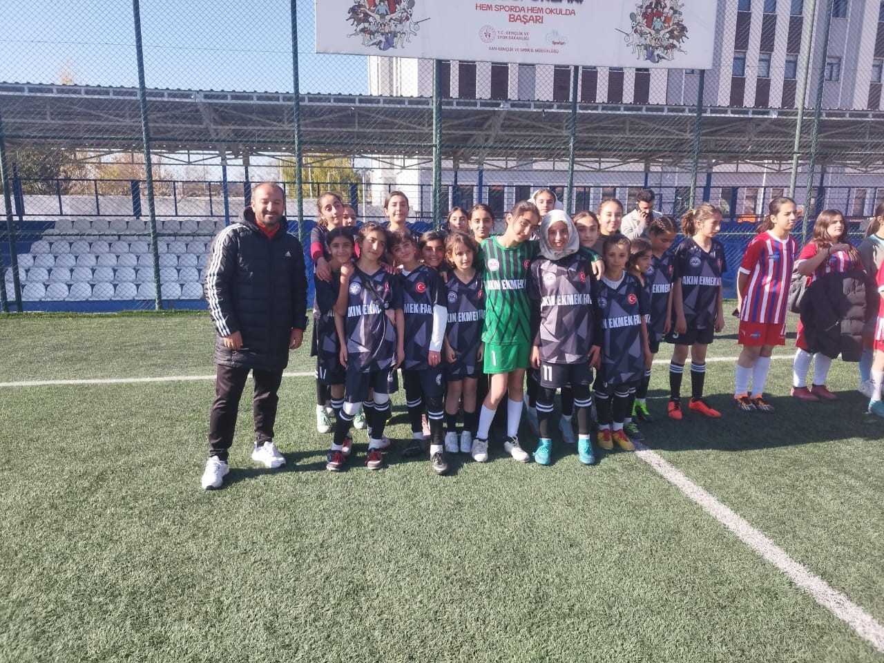 Özalplı kız futbol takımı il birincisi oldu