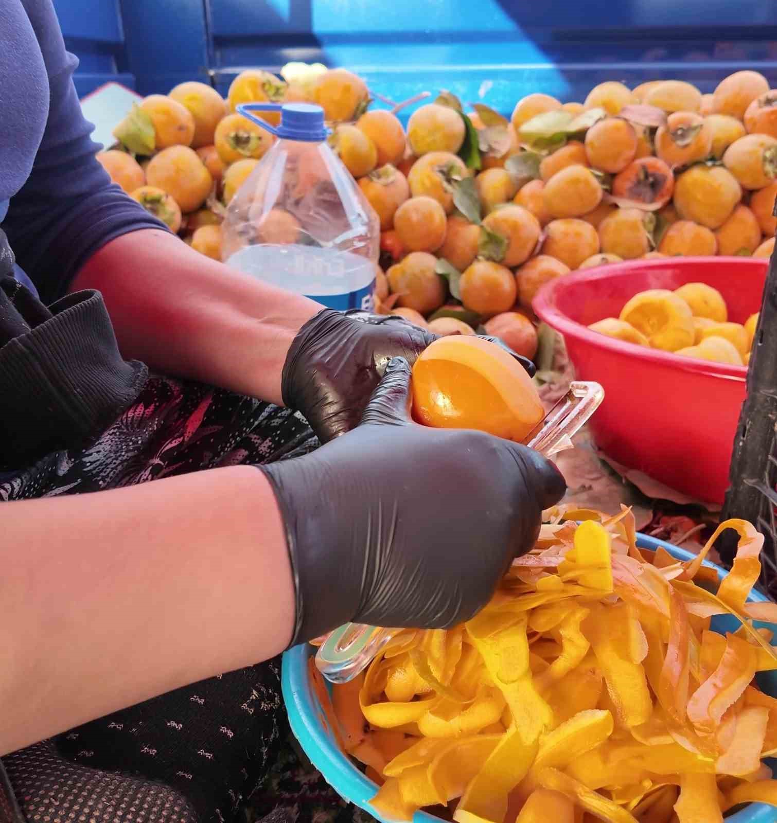 Honaz’ın meşhur cennet hurması bu kez cips olarak damakları şenlendirecek