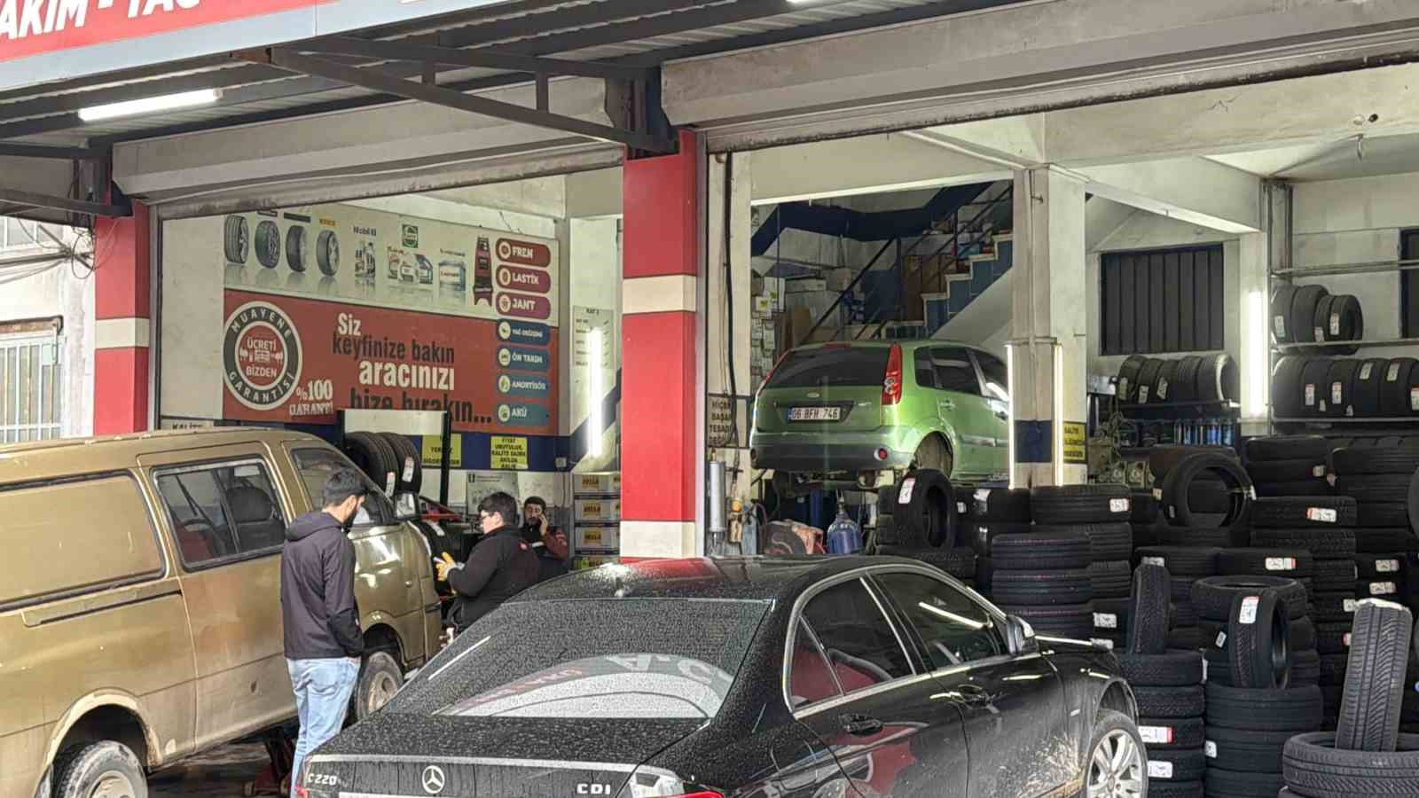 Lastikçilerde son gün yoğunluğu