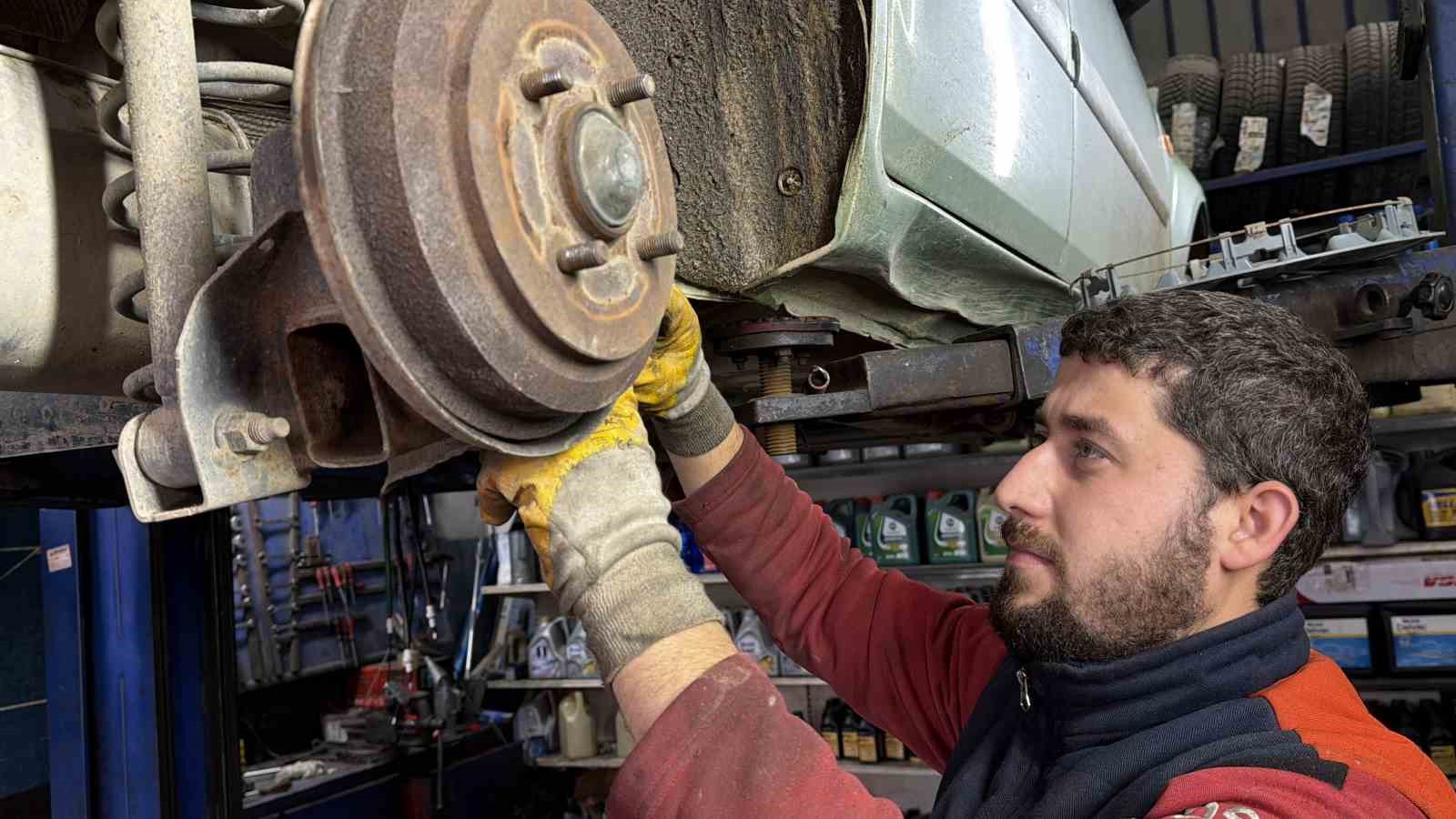 Lastikçilerde son gün yoğunluğu