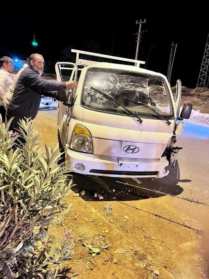 Kamyonet ile otomobil çarpıştı: 4 yaralı