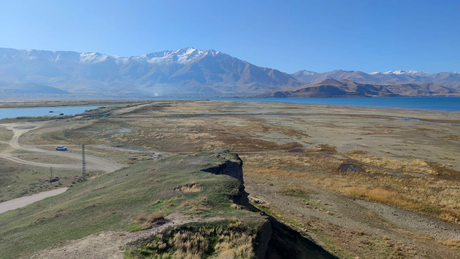 Renkli yazlardan sessiz çöl manzarasına: Van Gölü’nün 8 yıllık değişimi