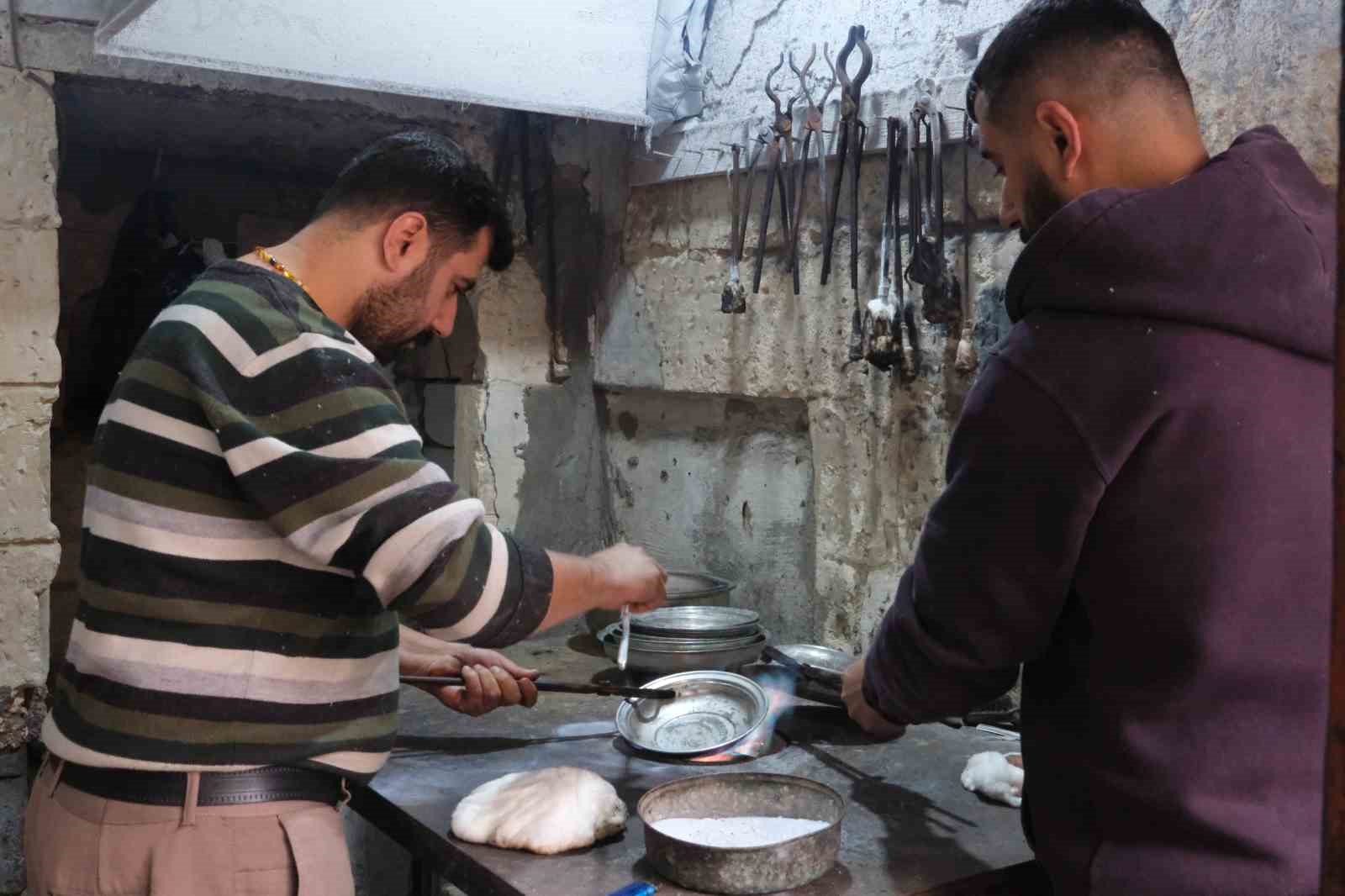 Havaların soğuması ateş başındaki kalay ustalarının yüzünü güldürdü