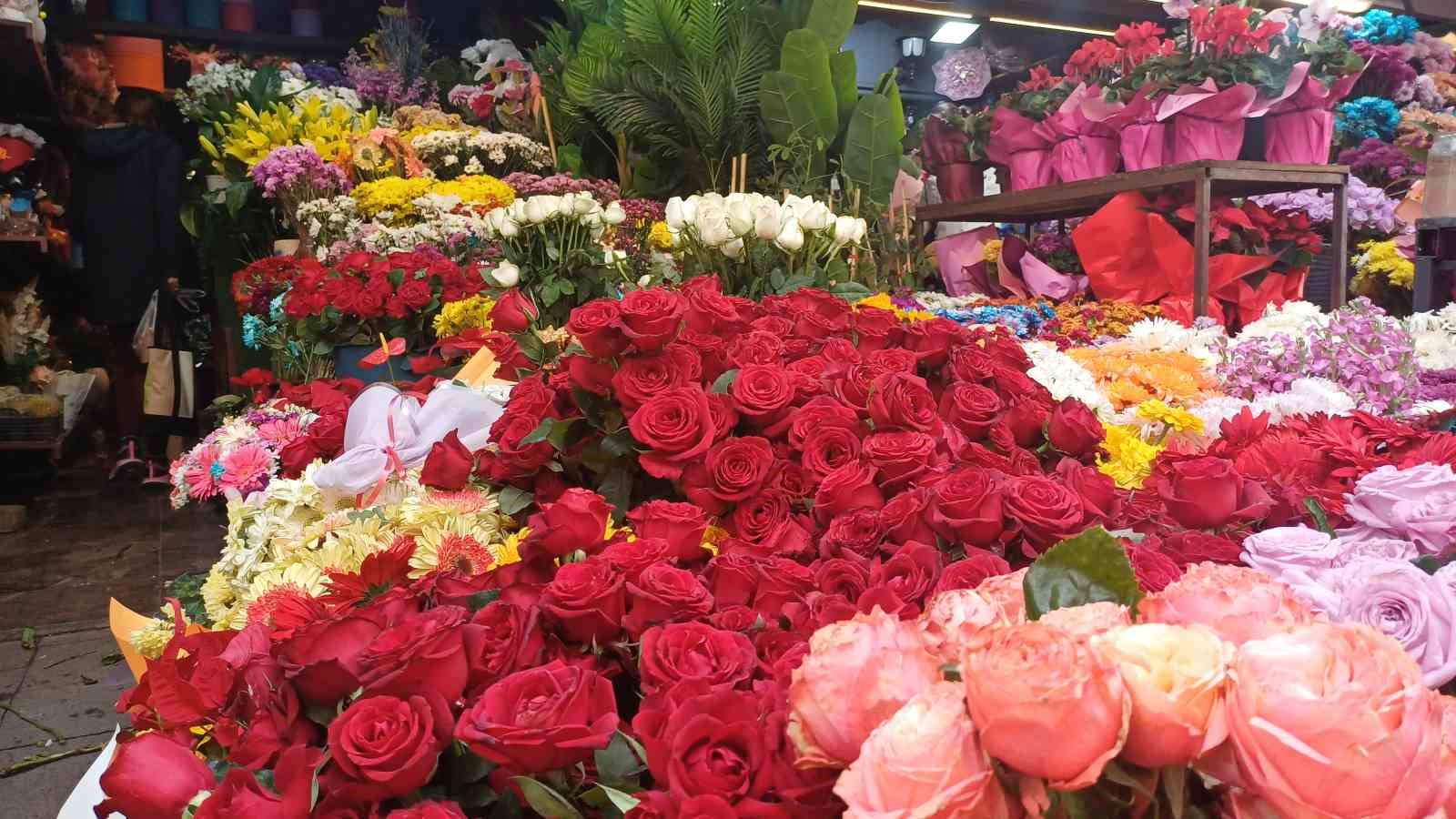 Çiçekçilerde ’24 Kasım’ yoğunluğu