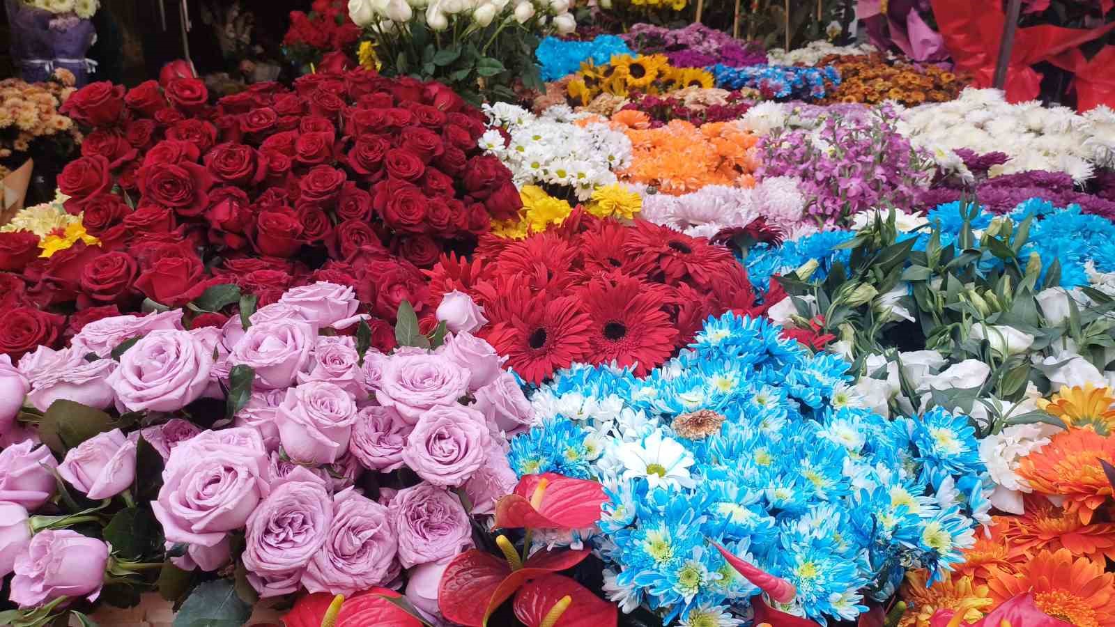 Çiçekçilerde ’24 Kasım’ yoğunluğu