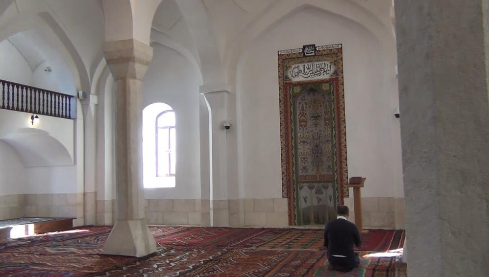 Ermeni İşgalinde ahır olan Cuma Mescidi yeniden ibadete açıldı