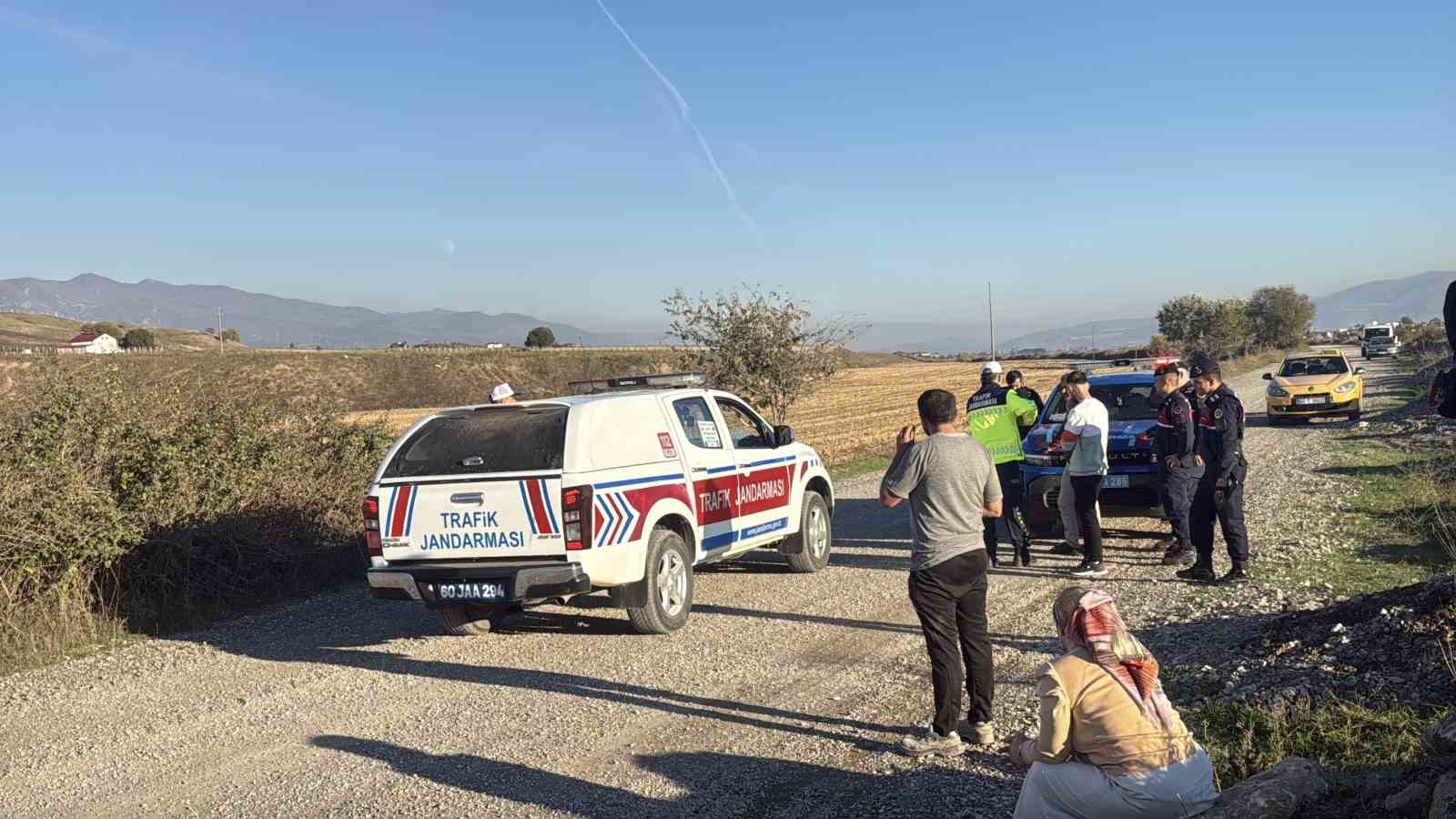 Ehliyetsiz sürücü araçla gölete düştü