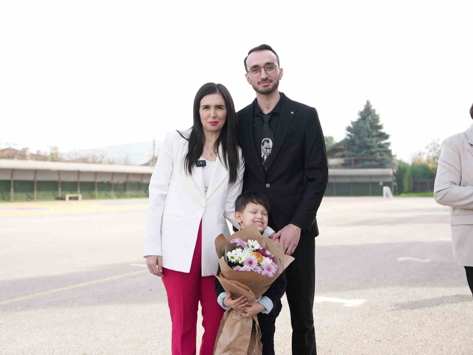 Yürüyüşü ile fenomen olan öğretmene sürpriz