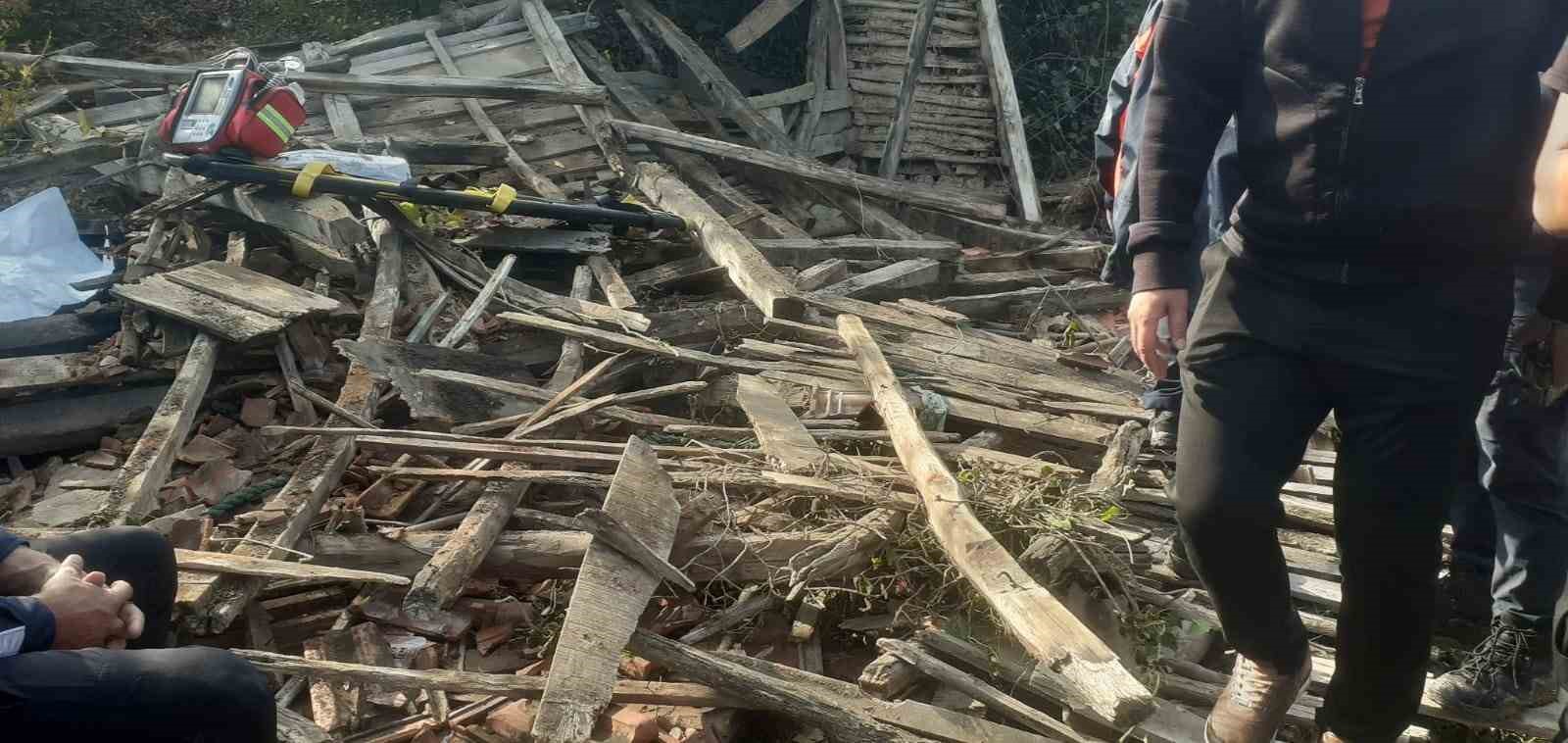 Düzce’de ahşap yapı çöktü: 1 ölü